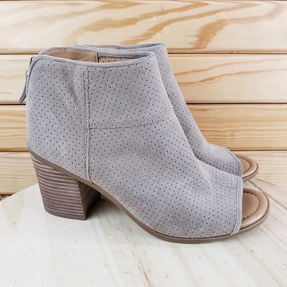 Franco Sarto GOLDIE 10M Leather Peep Toe Ankle Booties Boots Perforated Back Zip - Picture 2 of 10